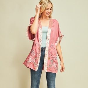 Kimono - Beautiful pink embroidered kimono!